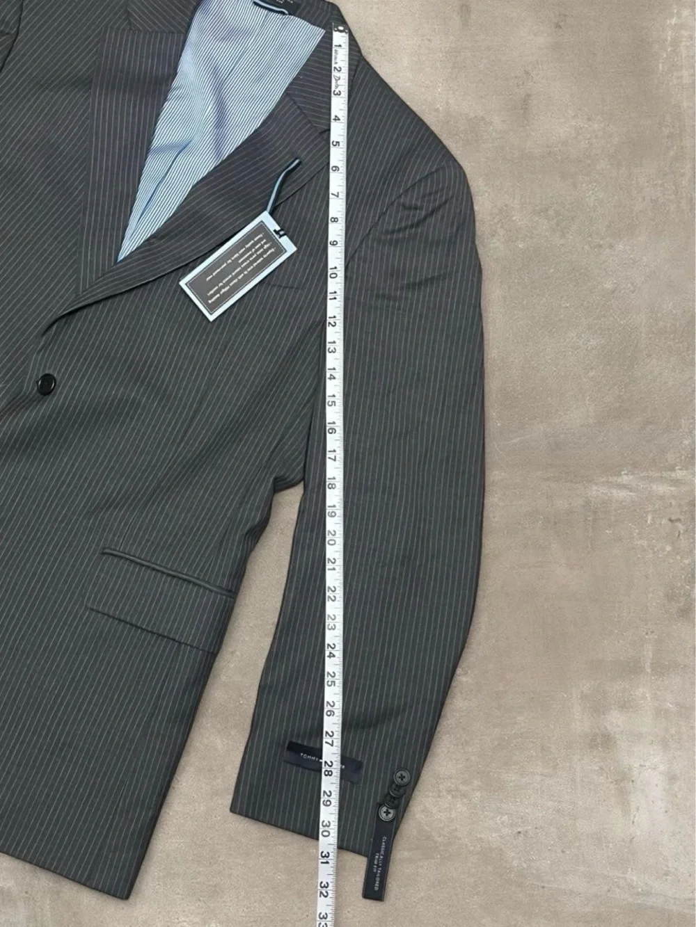 Tommy Hilfiger Men’s Gray Pinstripe Wool Suit 36x32 Blazer Jacket Set NWT